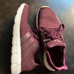 Adidas sneaker tennis shoe maroon size 8.5